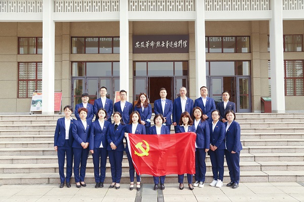 ���εز����Ż��صڶ���֧����չ���廳�������������к�ɫ�������⵳���˶�