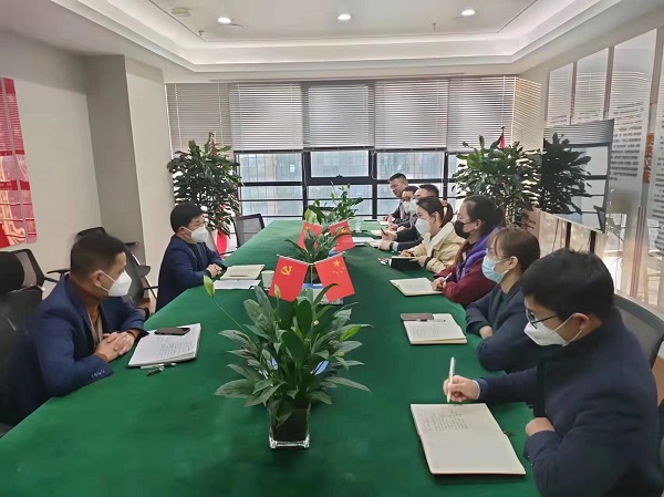 ���εز������ٿ��½��в�������Ա��������̸����